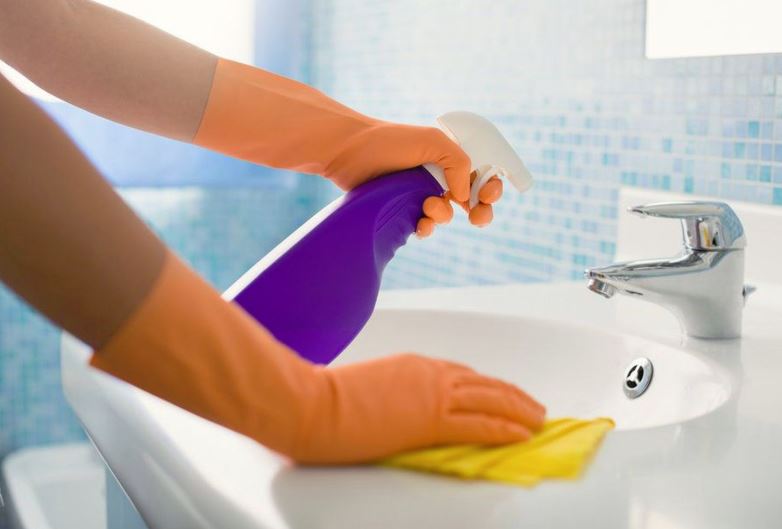 como limpiar aluminio pulido con detergente