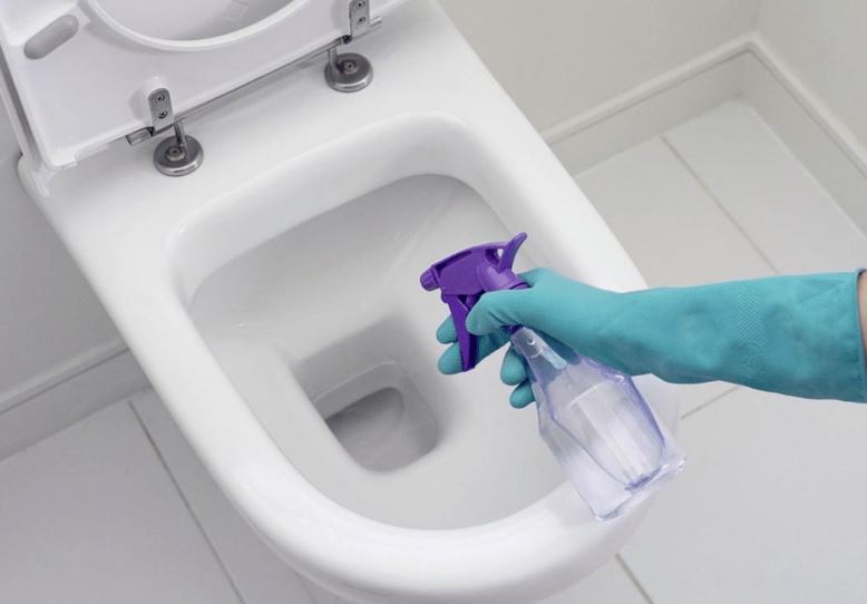 como quitar las manchas oscuras del inodoro