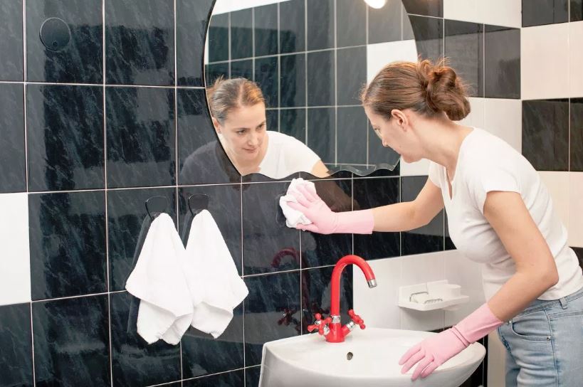 como se limpia el azulejo del baño