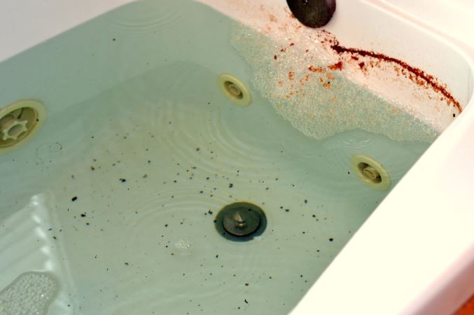 como limpiar mi bañera de hidromasaje