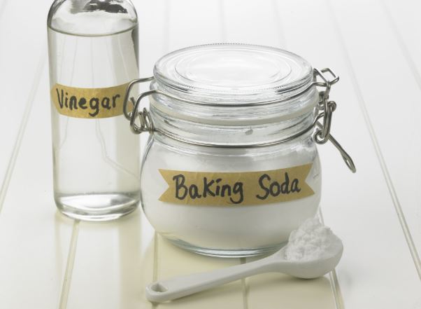 limpieza bañera de jacuzzi con bicarbonato sodio y vinagre