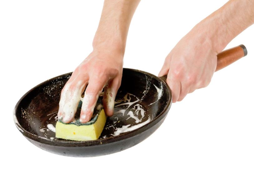 como limpiar una sarten antiadherente quemada