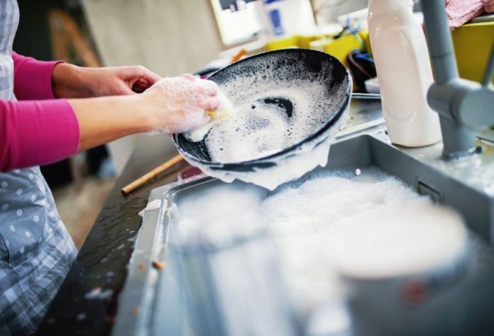 limpiar sartenes antiadherentes