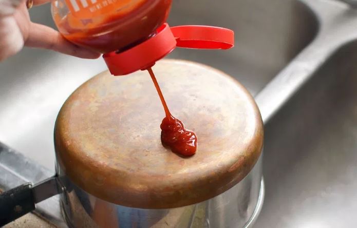 limpiar cobre con ketchup