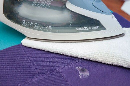 quitar mancha pegamento con plancha