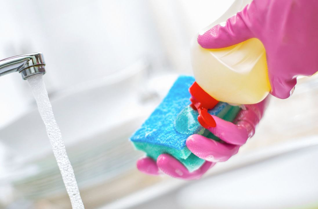 Como Quitar Esmalte De Uñas Del Sofa