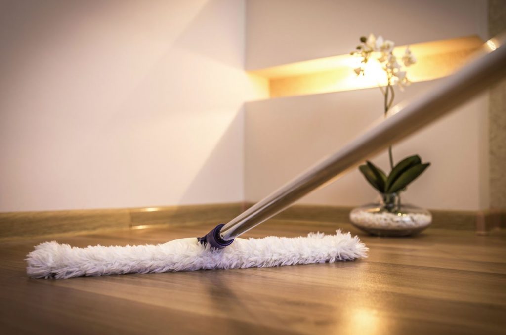 como limpiar pisos de madera parquet