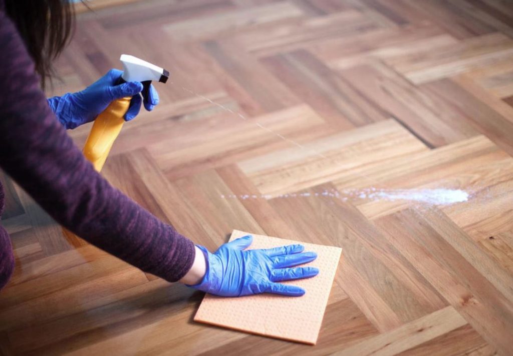 como limpiar pisos de parquet sin plastificar