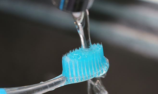 como limpiar un cepillo de dientes como limpiar un cepillo de dientes