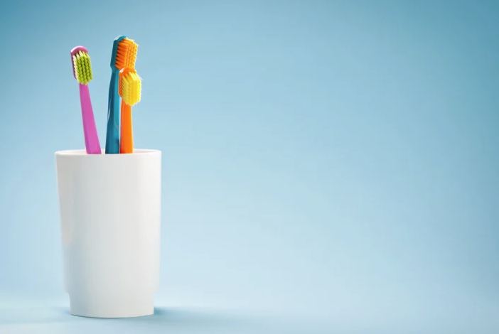 guardar cepillo de dientes en un vaso guardar cepillo de dientes en un vaso