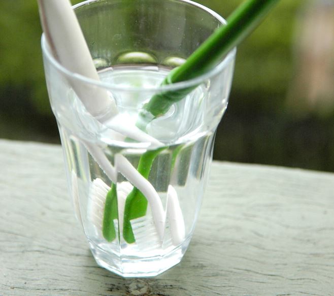 limpiar cepillo de dientes con agua oxigenada limpiar cepillo de dientes con agua oxigenada