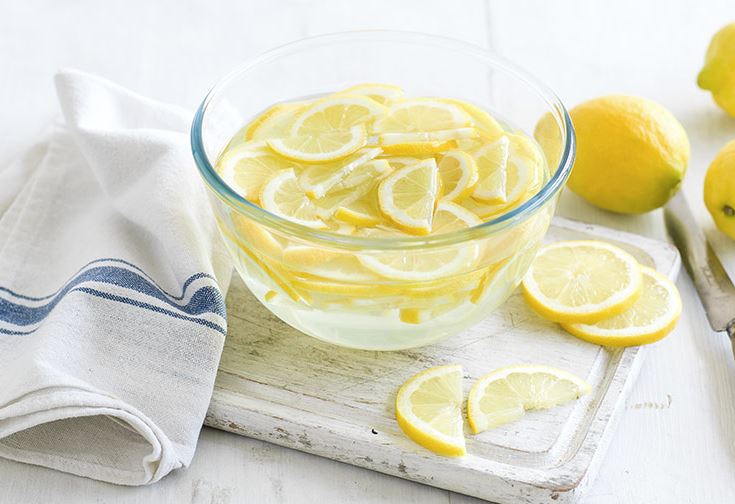 limpiar freezer con limon y agua