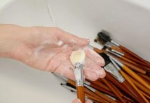 Cómo limpiar las brochas de maquillaje como limpiar las brochas de maquillaje