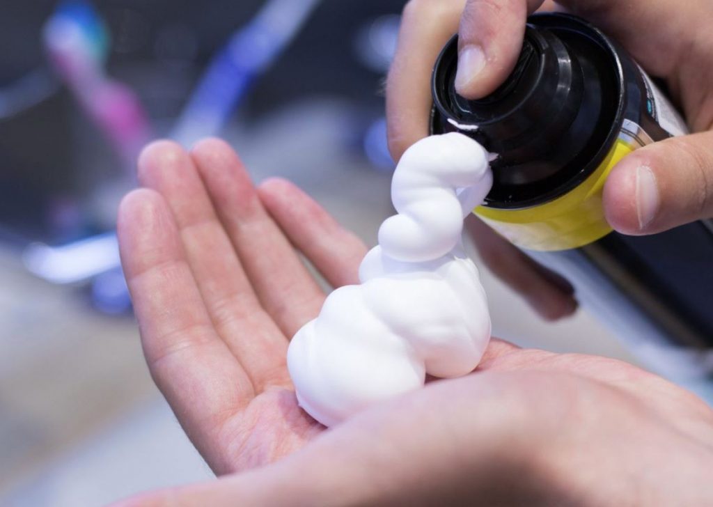 espuma de afeitar para limpiar tinta de boligrafo