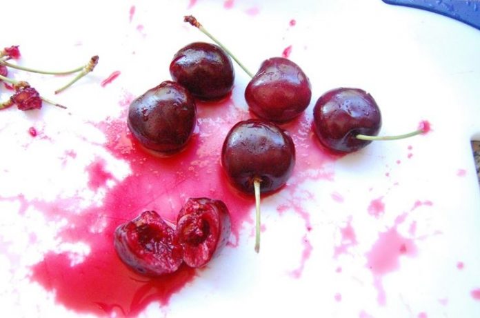 quitar mancha de cereza en ropa blanca