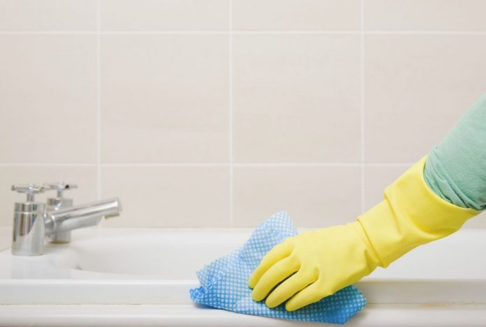 limpiar bañera manchas amarillas