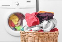 Cómo lavar la ropa de deporte para que no huela mal lavar la ropa de deporte