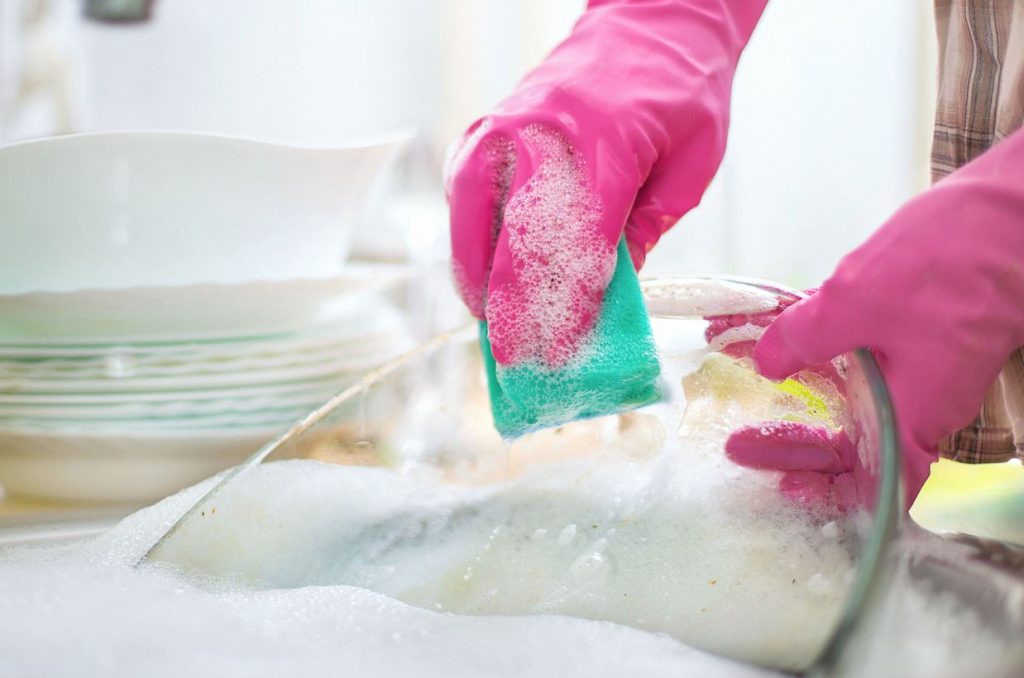 hacer jabon para lavar platos a mano