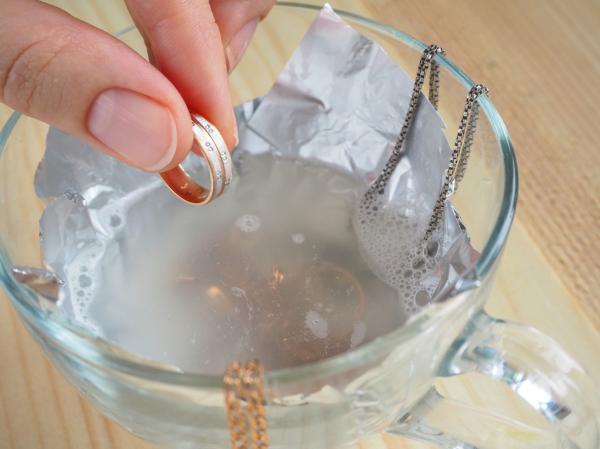 limpiar plata con agua y sal