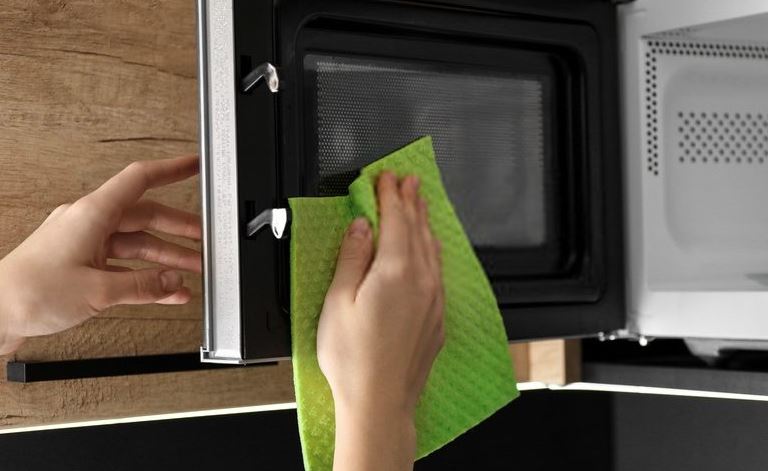 quitar mal olor en el microondas