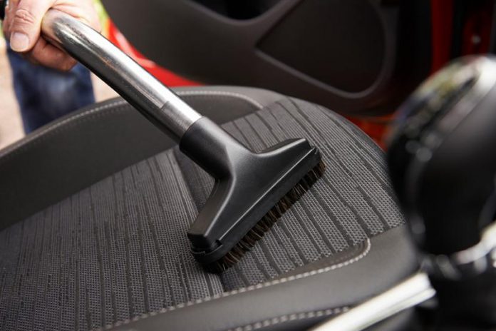 limpiar la tapicería del coche limpiar la tapicería del coche