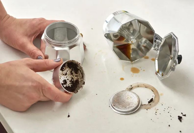 limpiar cafetera italiana de acero inoxidable