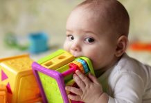 Cómo limpiar los juguetes para bebés y niños limpiar los juguetes para bebés