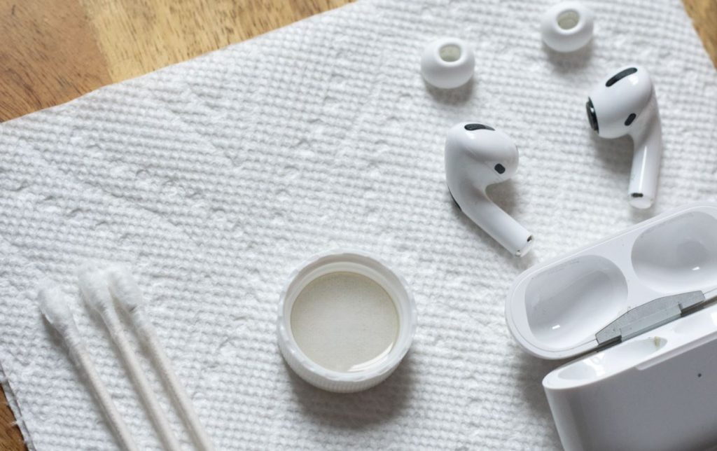 como limpiar los airpods