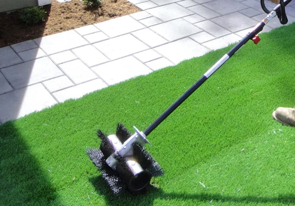 cómo puedo limpiar el cesped artificial
