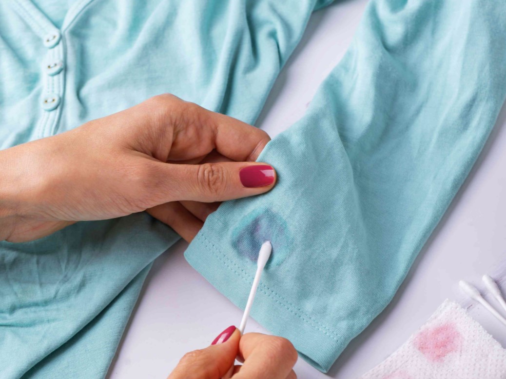 Cómo Quitar Manchas de Barniz de la Ropa ⇒ Fácil ️
