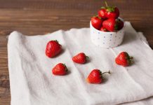 Cómo quitar manchas de fresa de la ropa quitar manchas de fresa