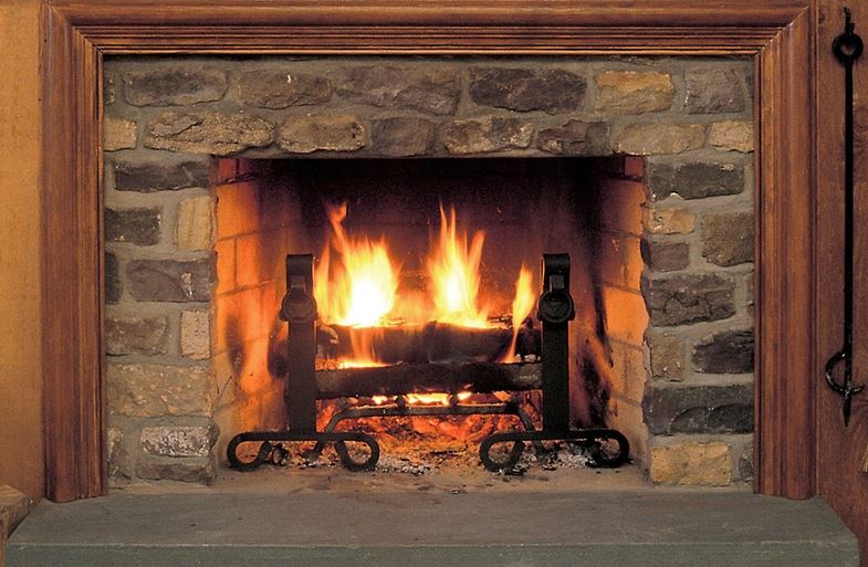 cómo limpiar una chimenea de leña